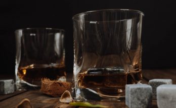 bicchieri di cognac e brandy